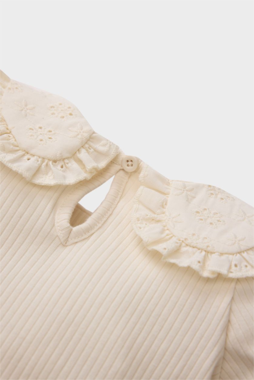 Kız Bebek Ekru Kız Bebek 3'lü Takım Bebe Yaka Uzun Kollu Tişört Beli Lastikli Jean Şort Etek Külotlu Çorap