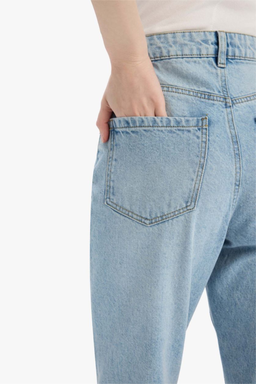 حريمي أزرق فاتح بنطلون جينز لينا موم فيت بتفاصيل ممزقة وخصر عالي