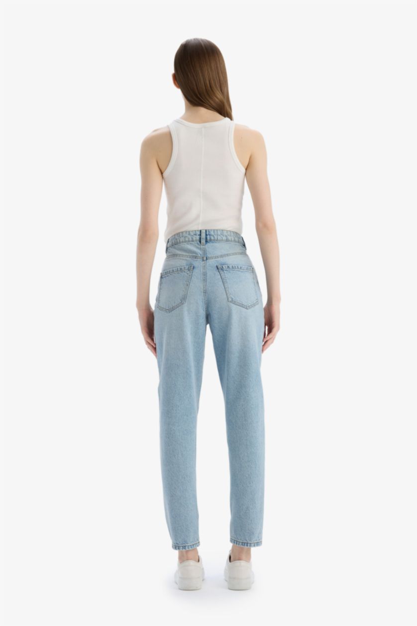 حريمي أزرق فاتح بنطلون جينز لينا موم فيت بتفاصيل ممزقة وخصر عالي