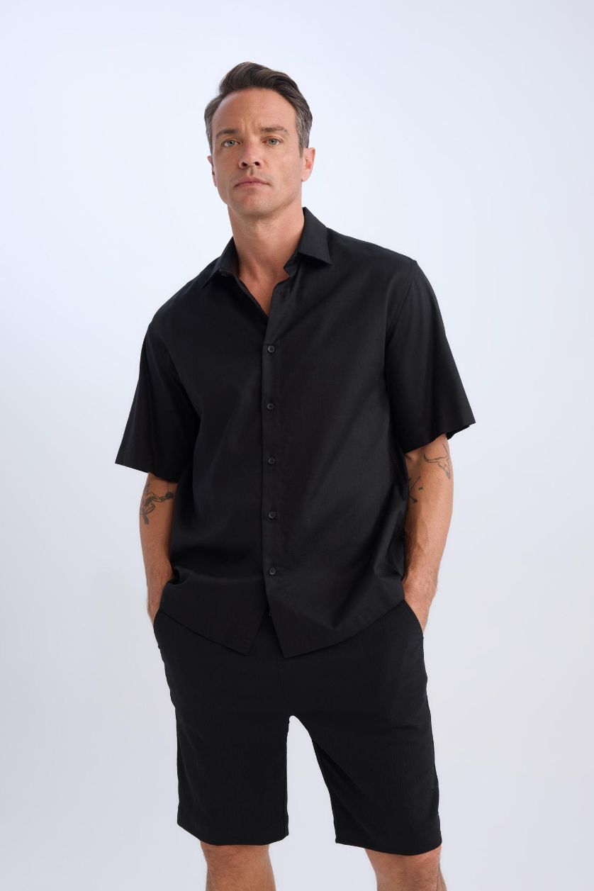 رجال أسود شورت برمودا قصة عادية