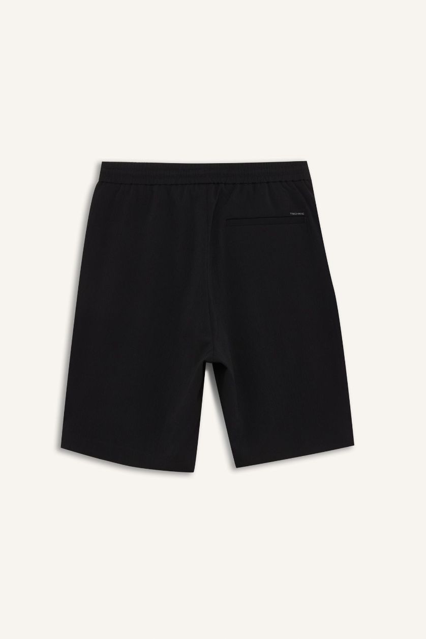 رجال أسود شورت برمودا قصة عادية