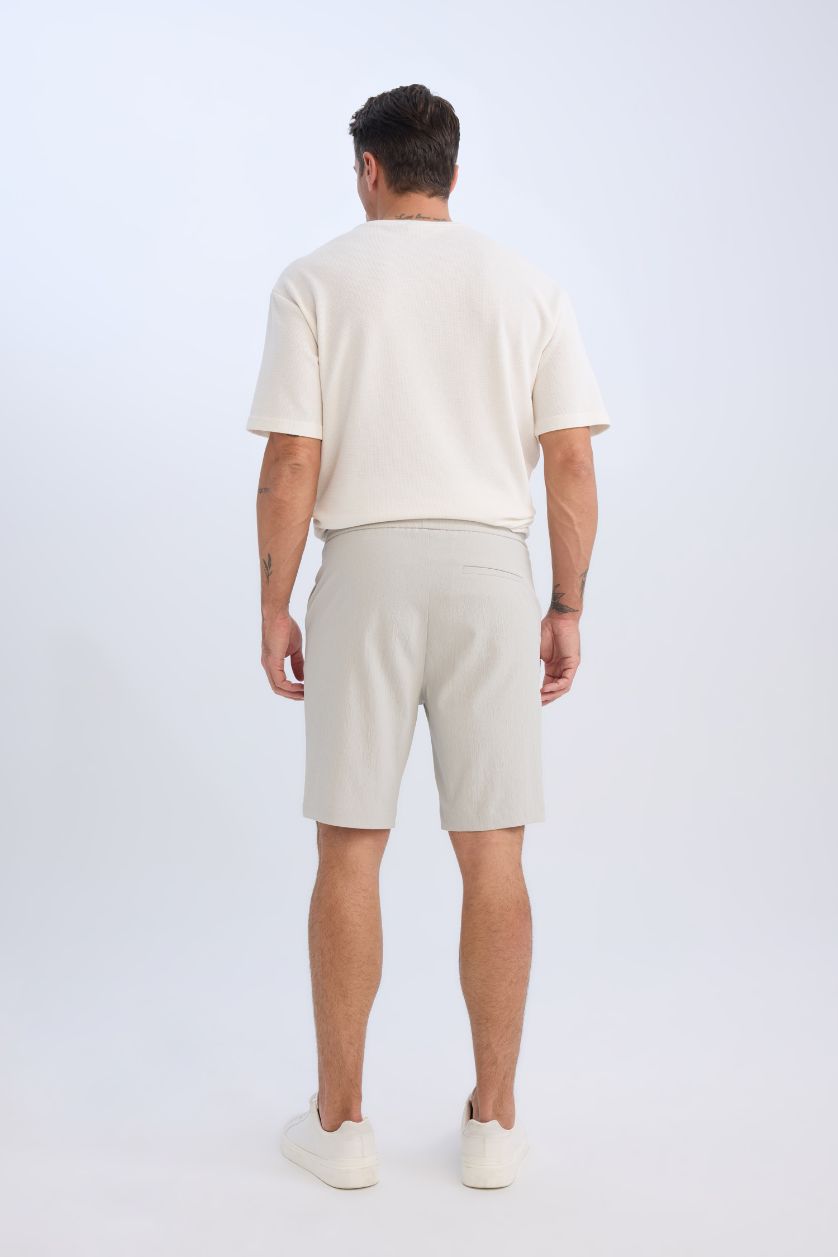 Erkek Açık Yeşil Regular Fit Beli Bağcıklı Dokulu Bermuda Şort