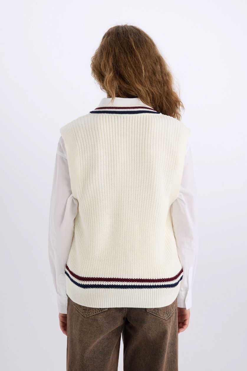 Kadın Ekru Regular Fit V Yaka Saç Örgü Desenli Triko Süveter