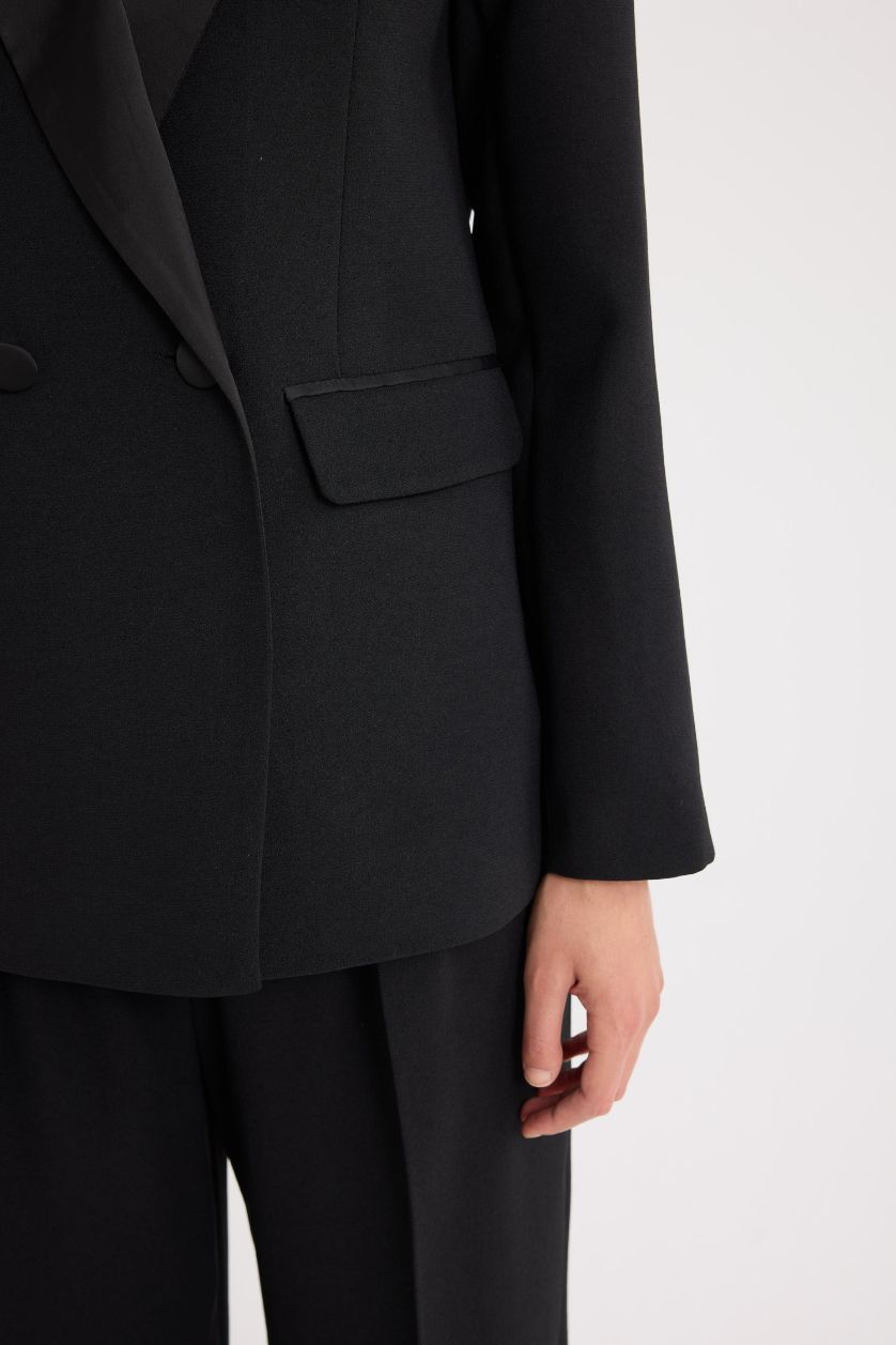 Woman Black Regular Fit Jacket Collar Crepe Blazer