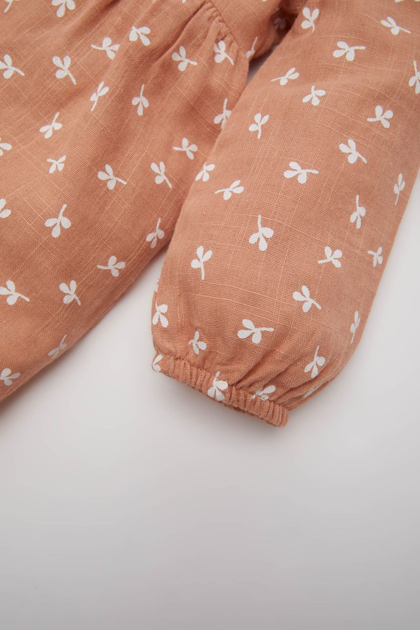 طفلة صغيرة بني فاتح فستان بناتي فلورال موسلين قصة عادية وياخة كبيرة