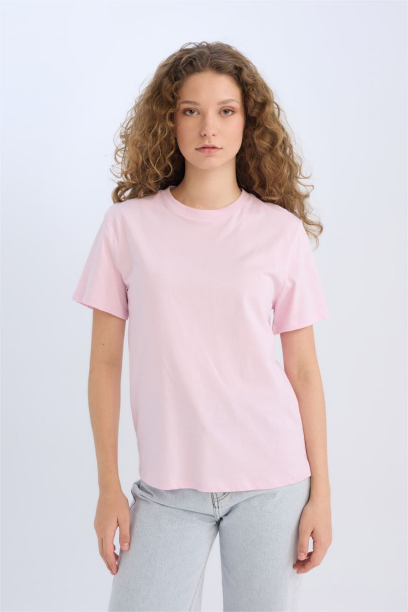 Woman Light Pink Regular Fit Crew Neck Short Sleeve T-Shirt