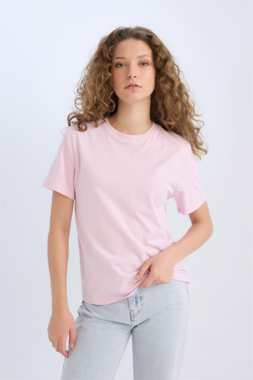 Woman Light Pink Regular Fit Crew Neck Short Sleeve T-Shirt