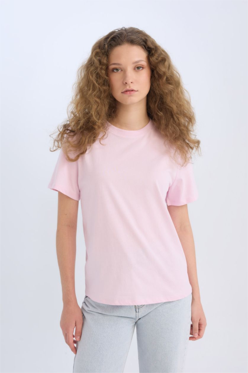 Woman Light Pink Regular Fit Crew Neck Short Sleeve T-Shirt