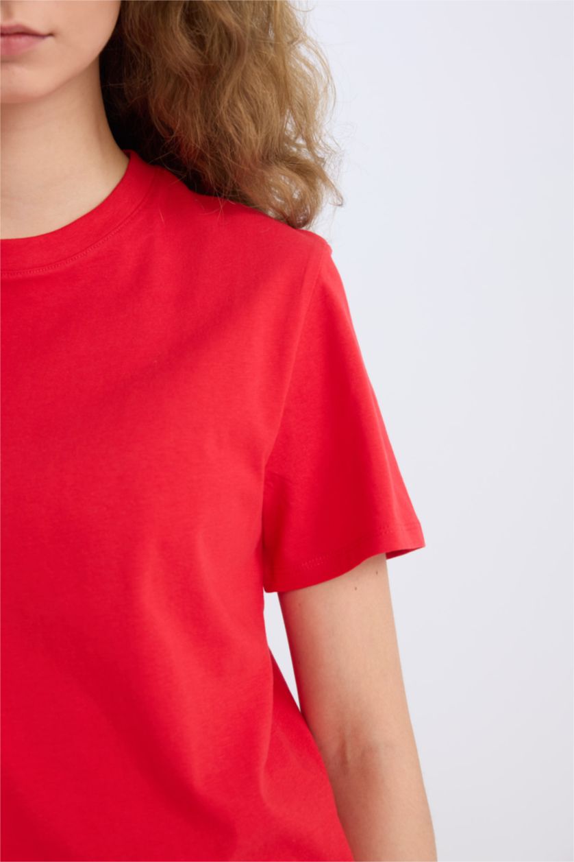 Kadın Kırmızı Regular Fit Bisiklet Yaka Basic Düz Kısa Kollu Kırmızı Tişört