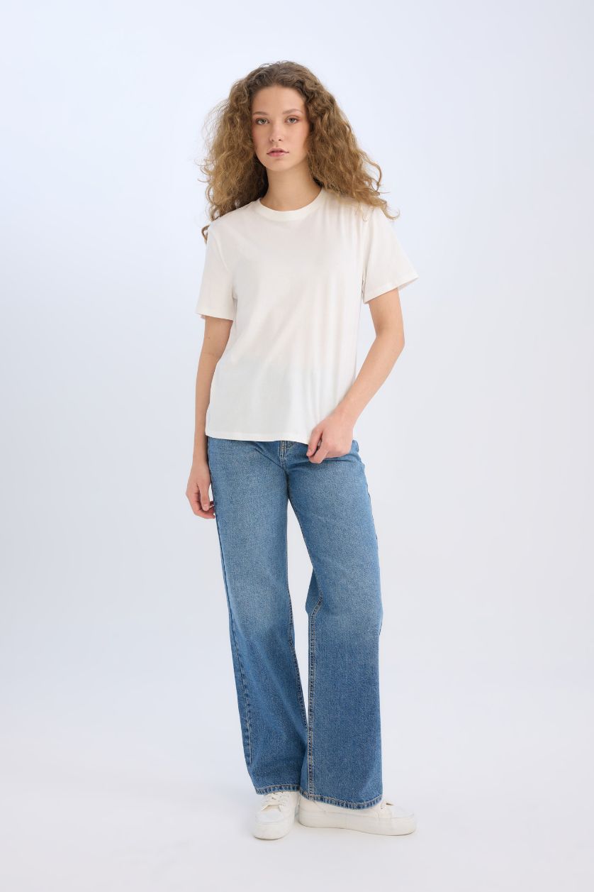 Kadın Beyaz Regular Fit Bisiklet Yaka Basic Düz Kısa Kollu Beyaz Tişört