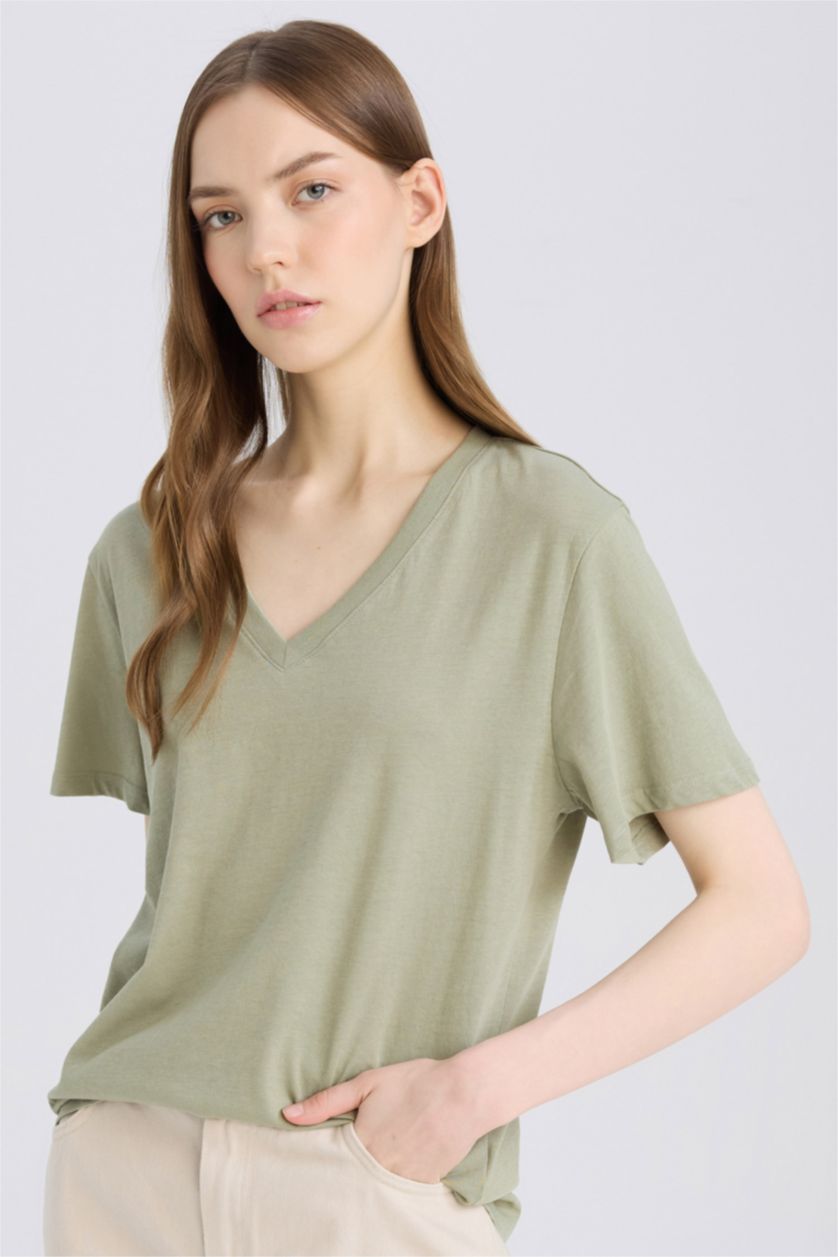 Kadın Açık Haki %100 Pamuk Regular Fıt V Yaka Basıc Tişört