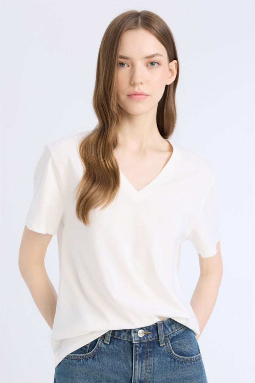 Woman White Regular Fit V Neck Basic Short Sleeve T-Shirt