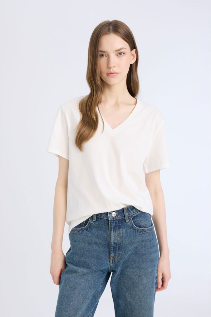 Woman White Regular Fit V Neck Basic Short Sleeve T-Shirt
