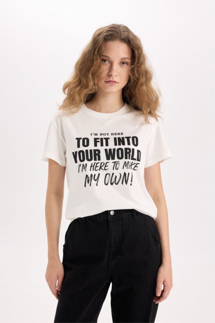 Kadın Kırık Beyaz Regular Fıt Bisiklet Yaka Baskılı Kısa Kollu Tişört