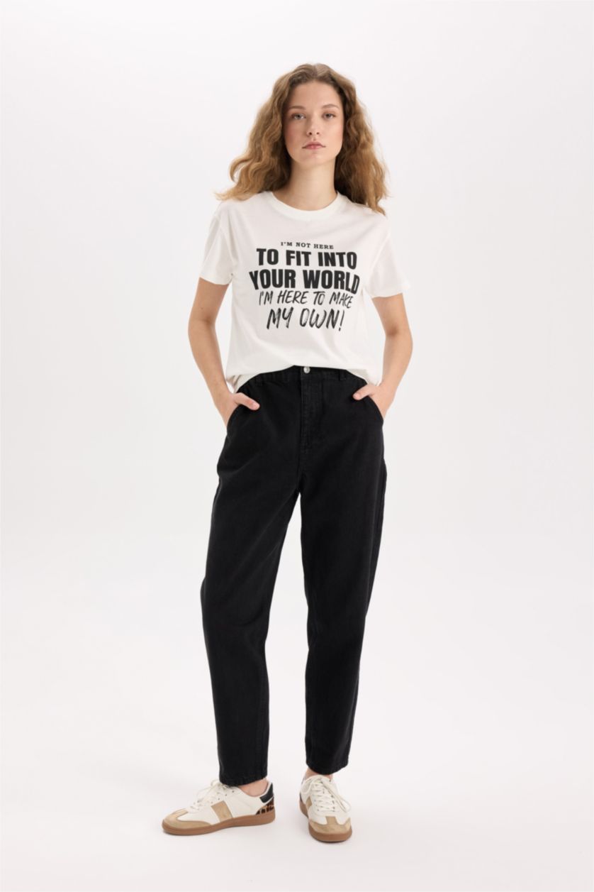 Kadın Kırık Beyaz Regular Fıt Bisiklet Yaka Baskılı Kısa Kollu Tişört