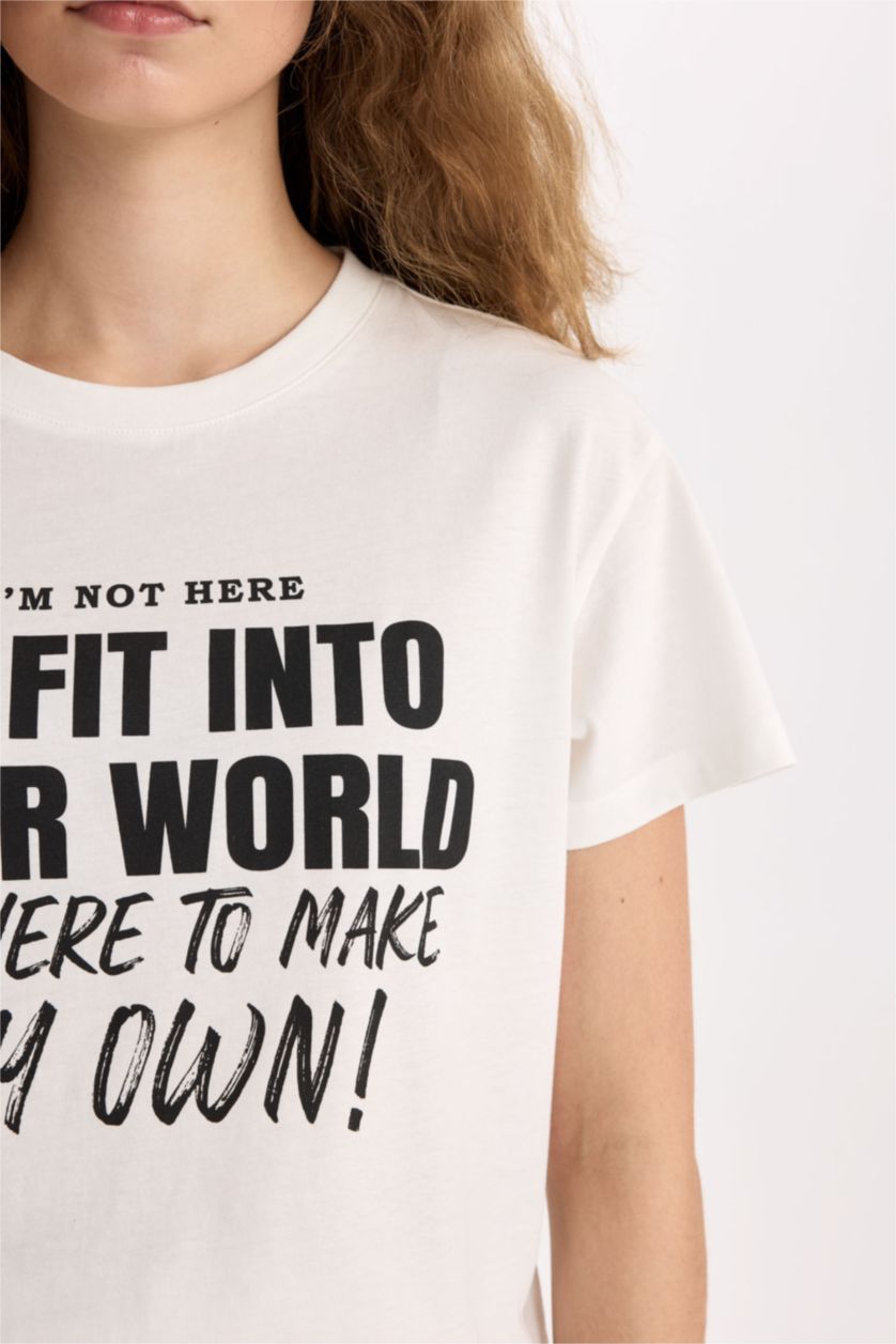 Kadın Kırık Beyaz Regular Fıt Bisiklet Yaka Baskılı Kısa Kollu Tişört