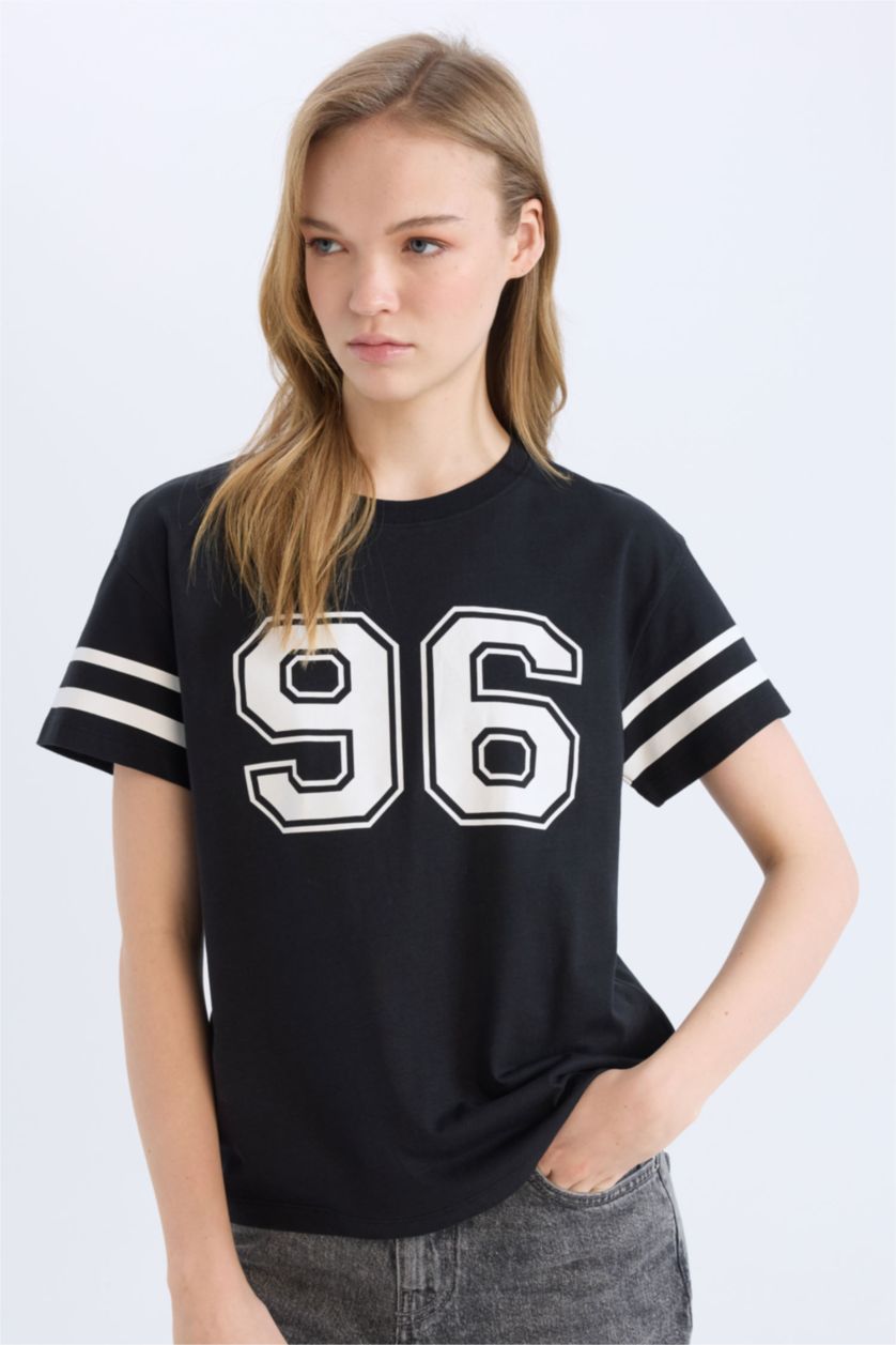 Kadın Siyah Regular Fıt Bisiklet Yaka Baskılı Kısa Kollu Tişört