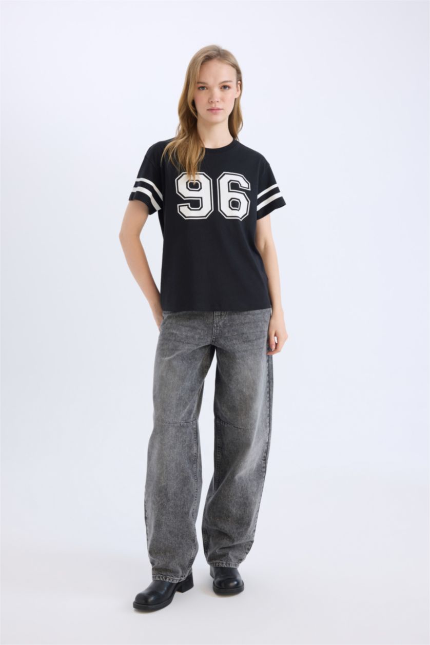 Kadın Siyah Regular Fıt Bisiklet Yaka Baskılı Kısa Kollu Tişört