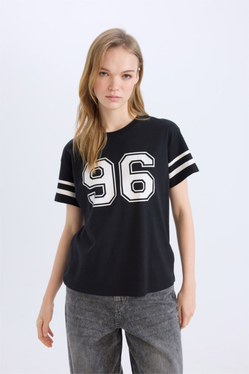 Kadın Siyah Regular Fıt Bisiklet Yaka Baskılı Kısa Kollu Tişört