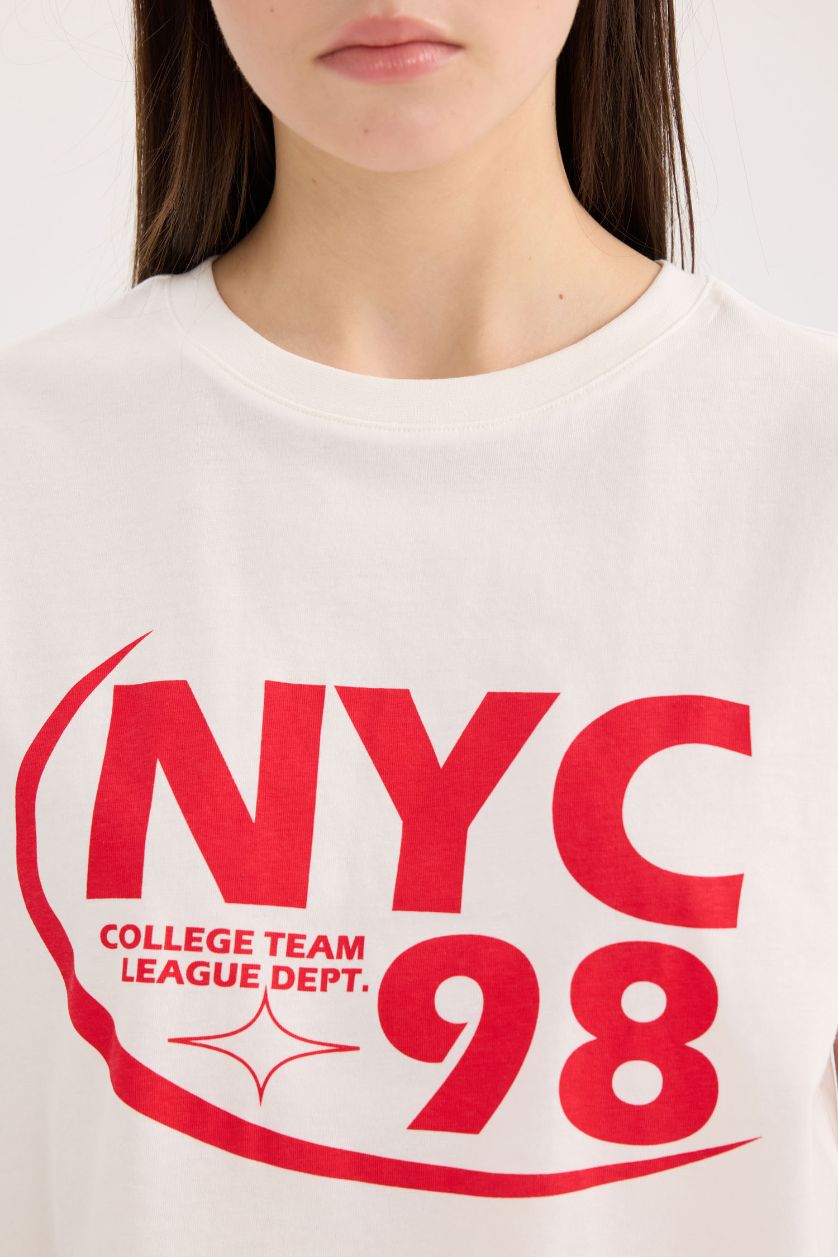 Woman White Regular Fit Crew Neck Short Sleeve T-Shirt