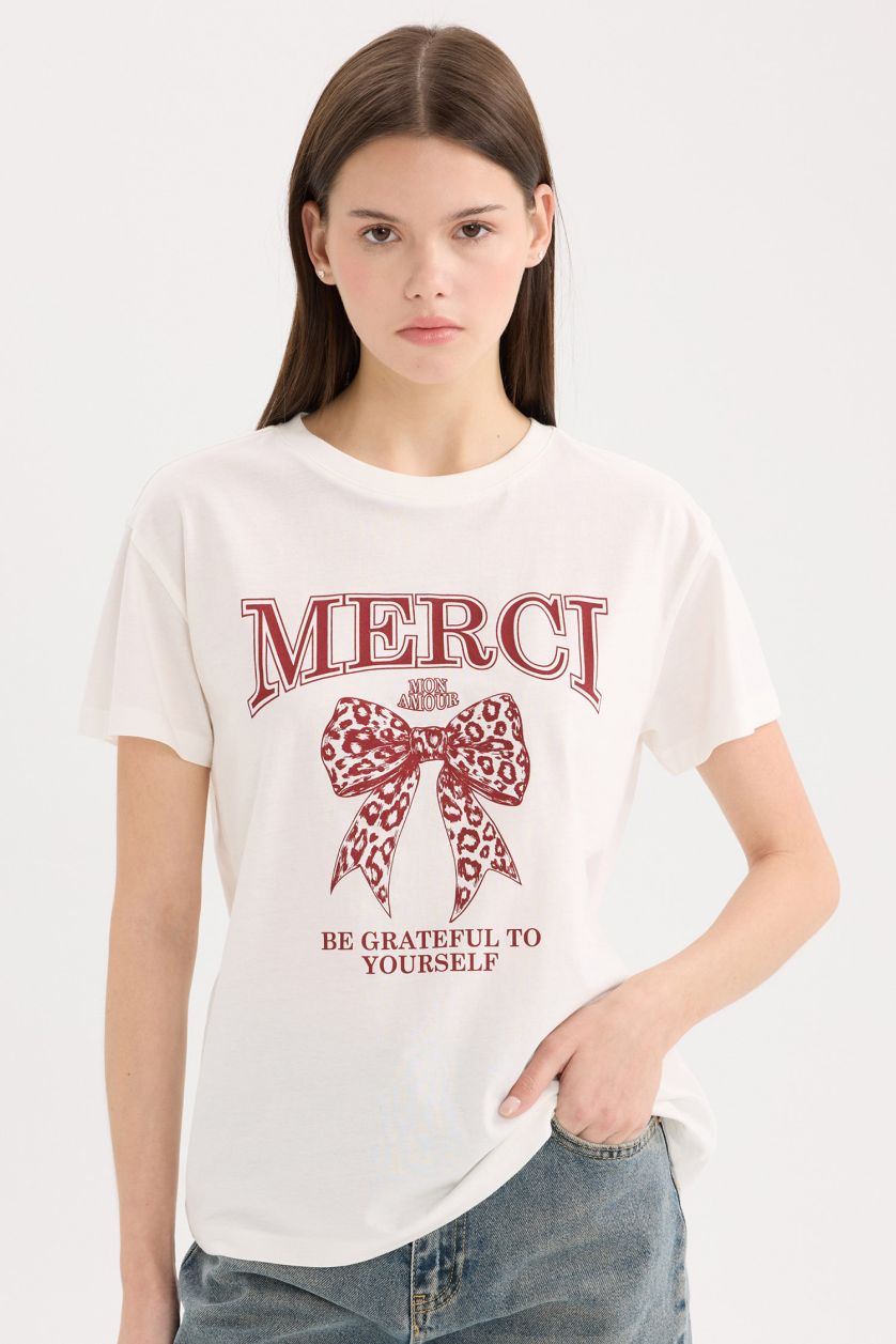 نساء اوف وايت تيشيرت نص كم قصة عادية برقبة مستديرة