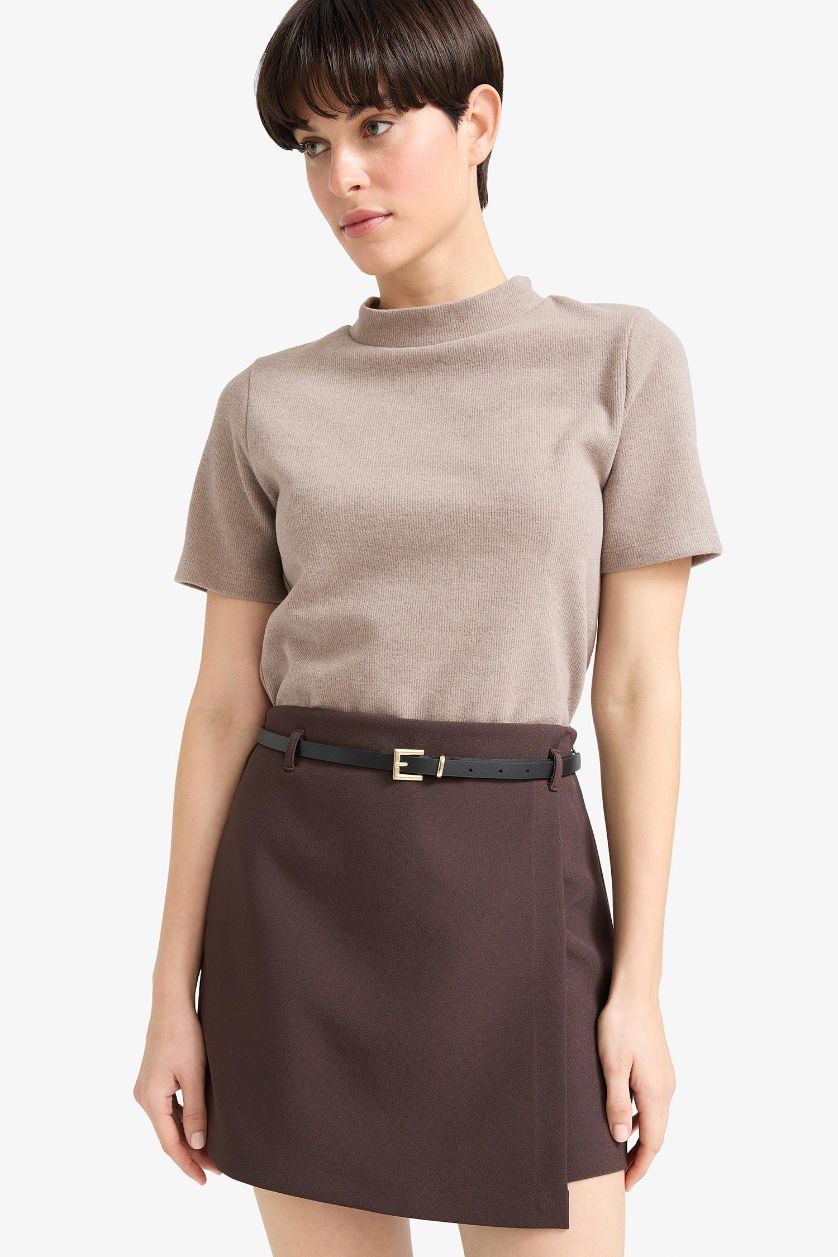 حريمي بيج تيشيرت نص كم سليم فيت هاي كول بياقة مستديرة