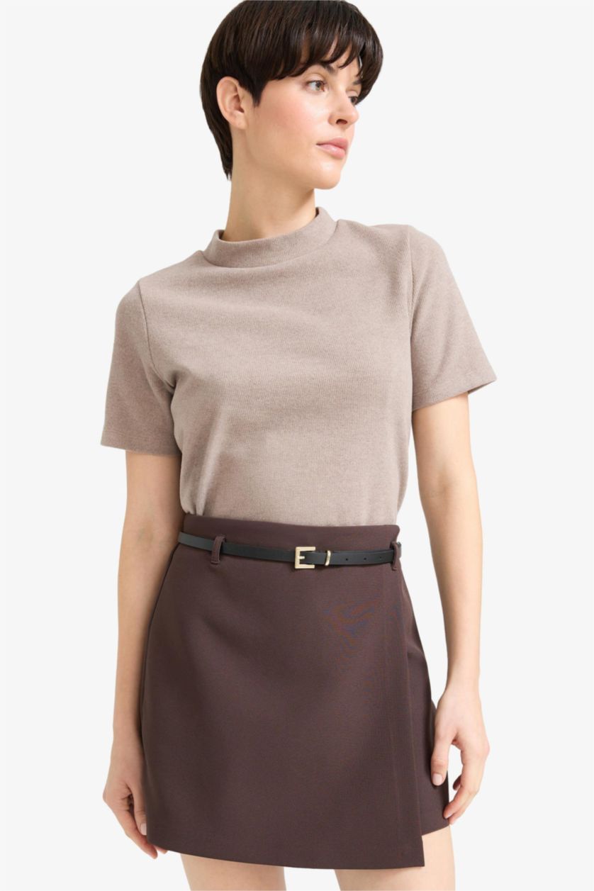 حريمي بيج تيشيرت نص كم سليم فيت هاي كول بياقة مستديرة