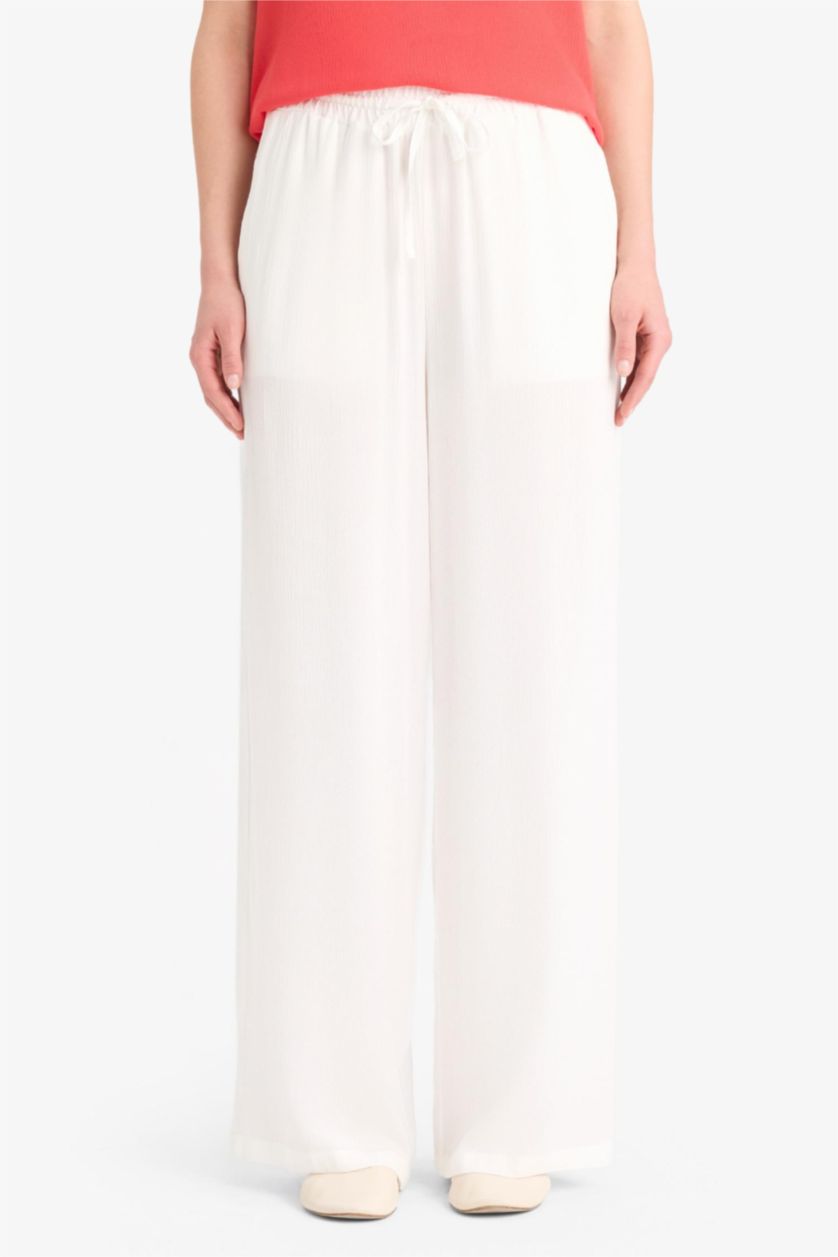 Kadın Kırık Beyaz Regular Fit Beli Lastikli Bağcıklı Plaj Pantolonu-Fall in Love