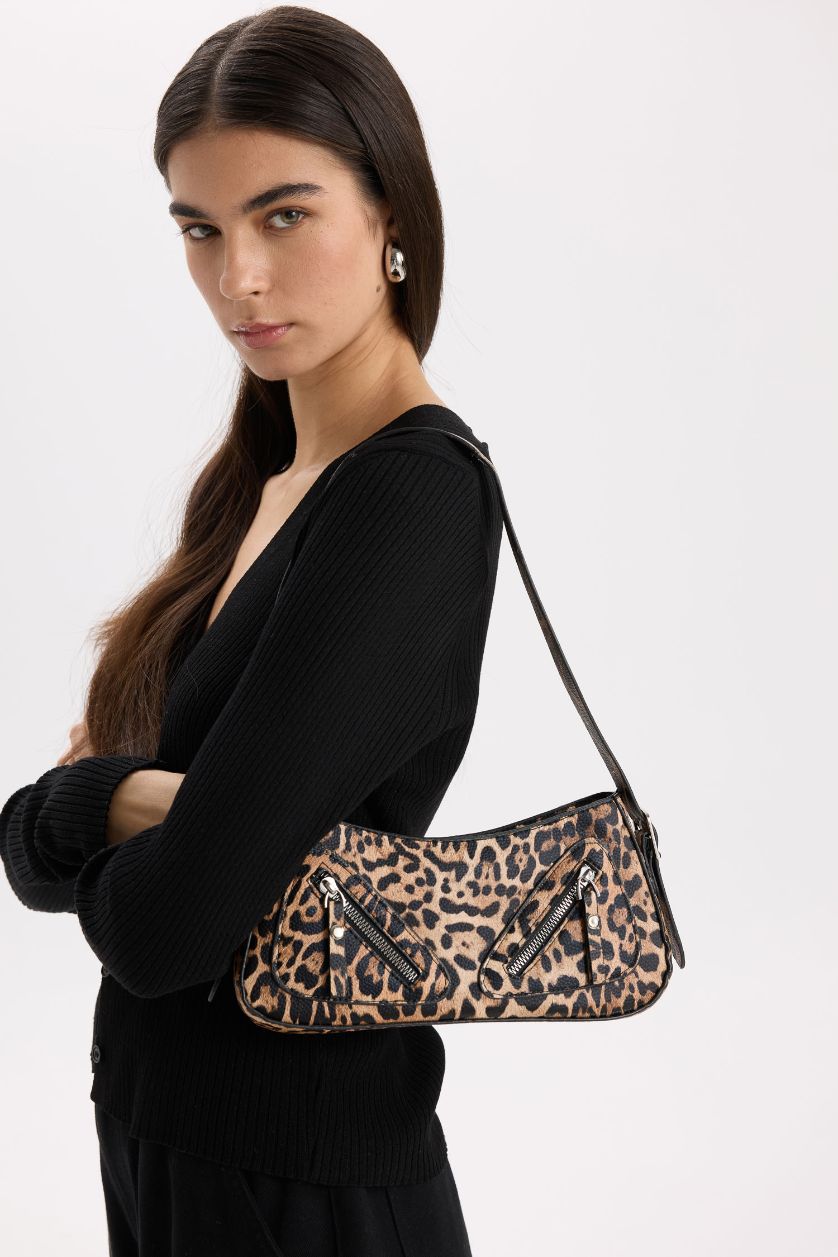 Woman Karma Woman Leopard Patterned Zipper Detailed Shoulder Bag