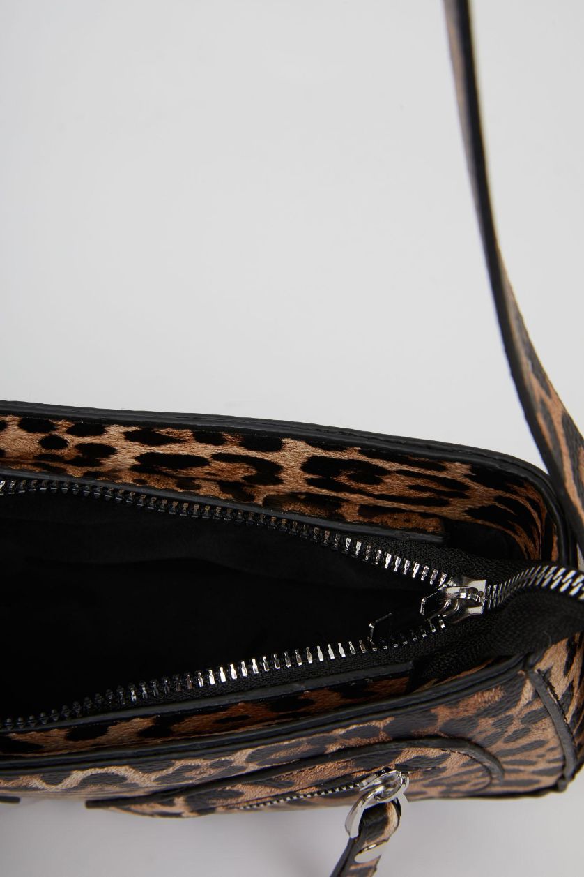 Woman Karma Woman Leopard Patterned Zipper Detailed Shoulder Bag