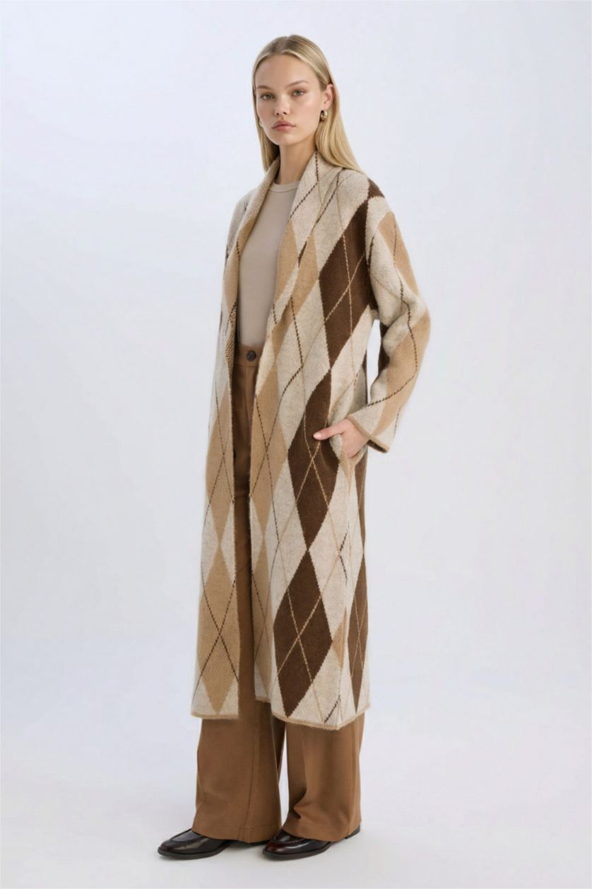 Kadın Açık Bej Relax Fit Şal Yaka Baklava Desenli Uzun Triko Hırka