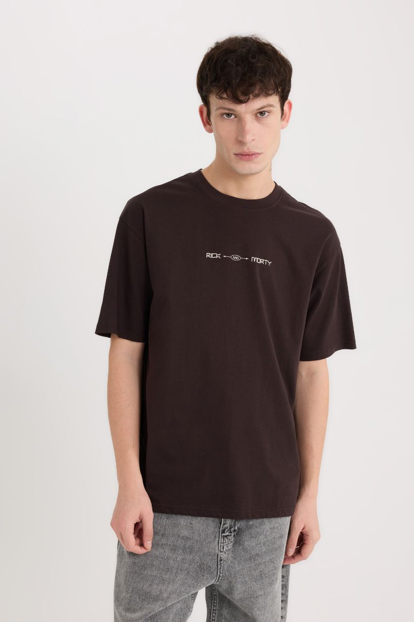 Erkek Kahve %100 Pamuk Rick and Morty Boxy Fit Bisiklet Yaka Sırt Baskılı Kısa Kollu Tişört