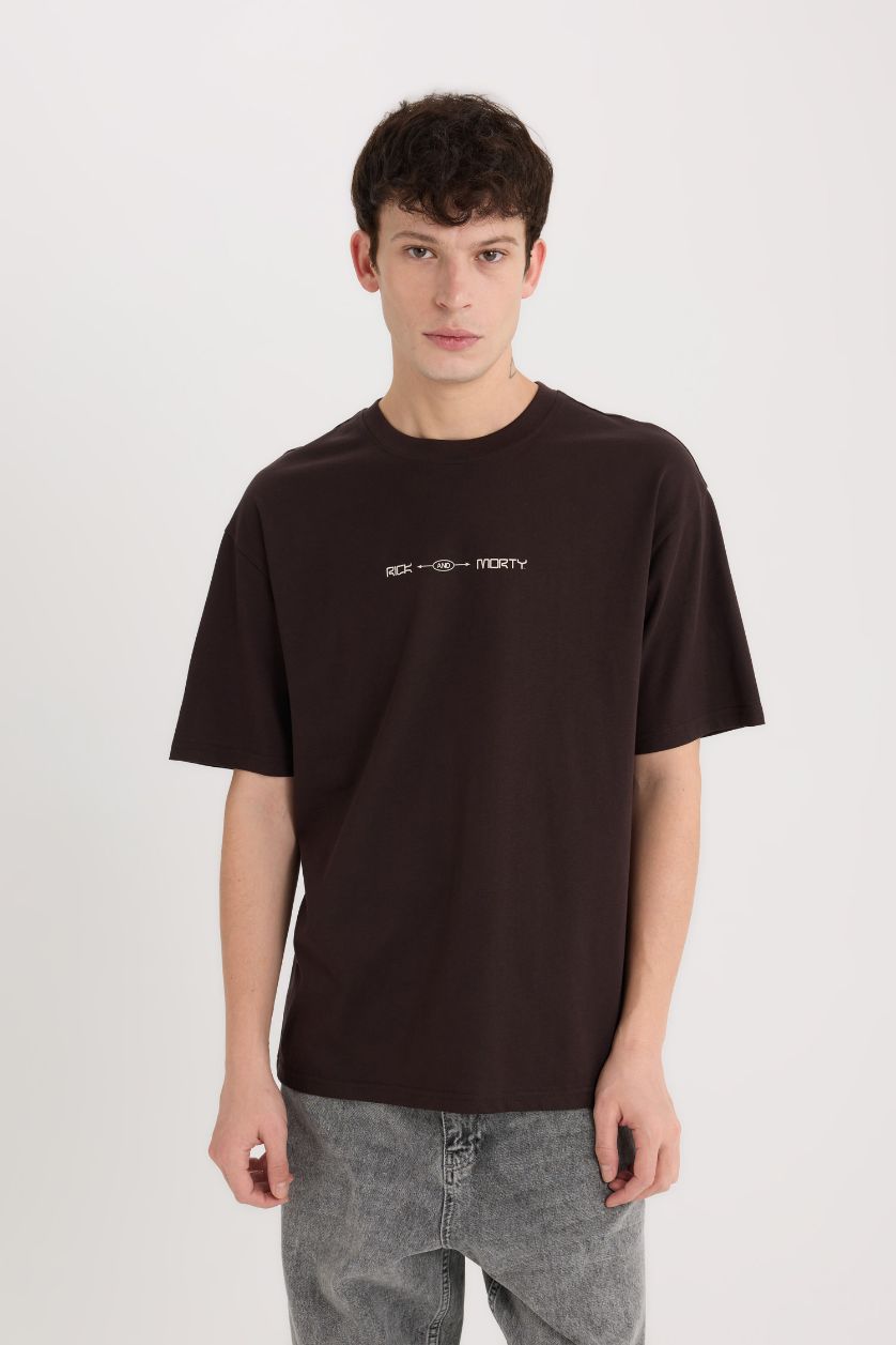 Erkek Kahve %100 Pamuk Rick and Morty Boxy Fit Bisiklet Yaka Sırt Baskılı Kısa Kollu Tişört