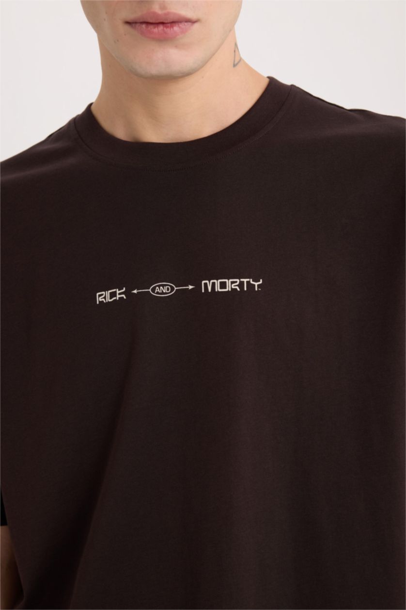 Erkek Kahve %100 Pamuk Rick and Morty Boxy Fit Bisiklet Yaka Sırt Baskılı Kısa Kollu Tişört