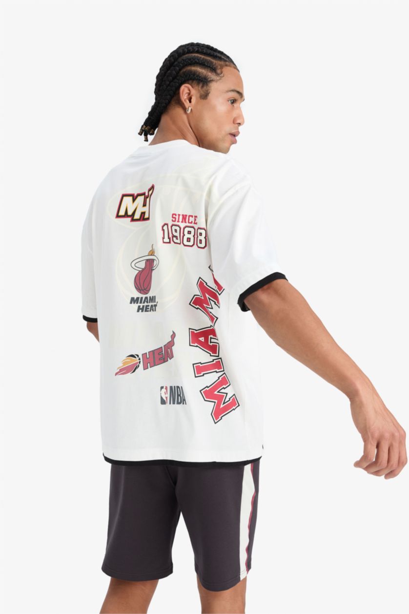 Erkek Ekru NBA Miami Heat Oversize Geniş Kalıp Bisiklet Yaka Sırt Baskılı Kısa Kollu Tişört