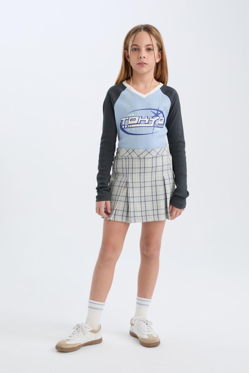 بنات رمادي فاتح تنورة بنات بمربعات