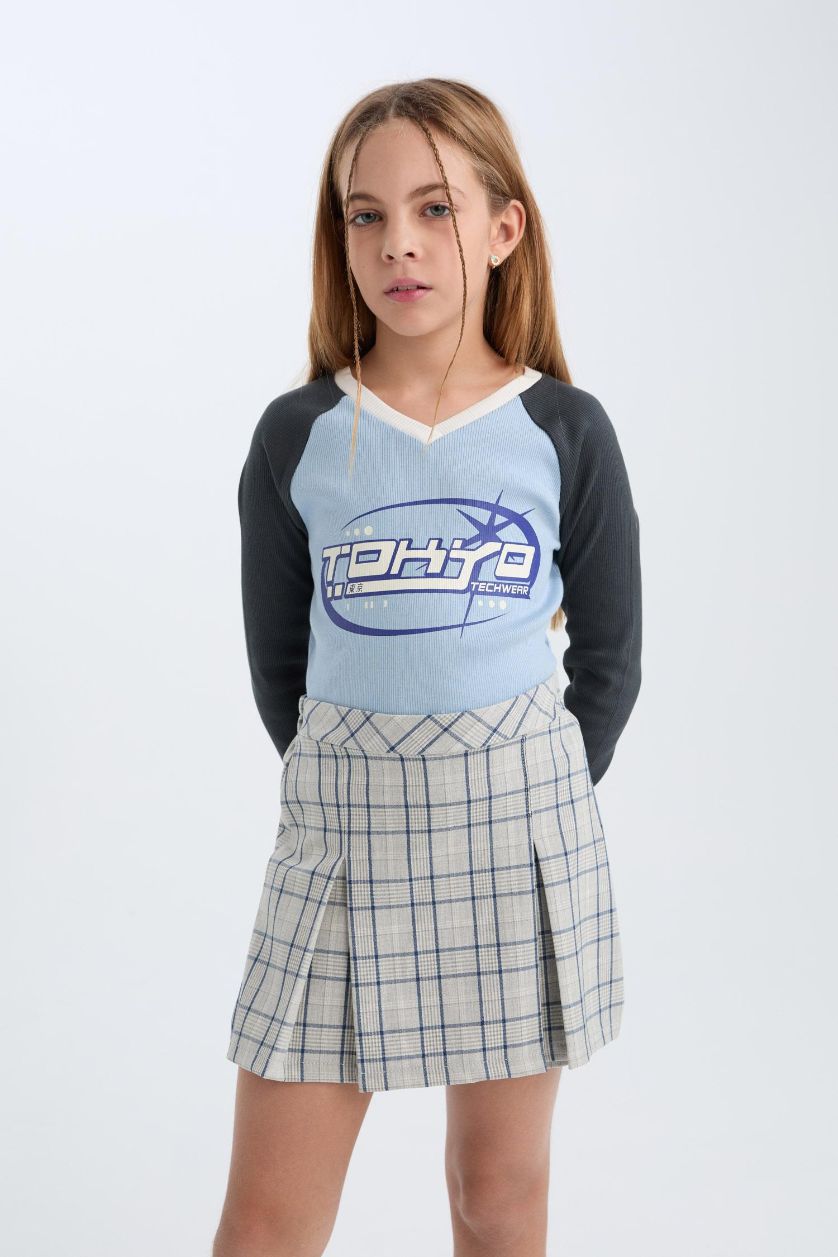 بنات رمادي فاتح تنورة بنات بمربعات