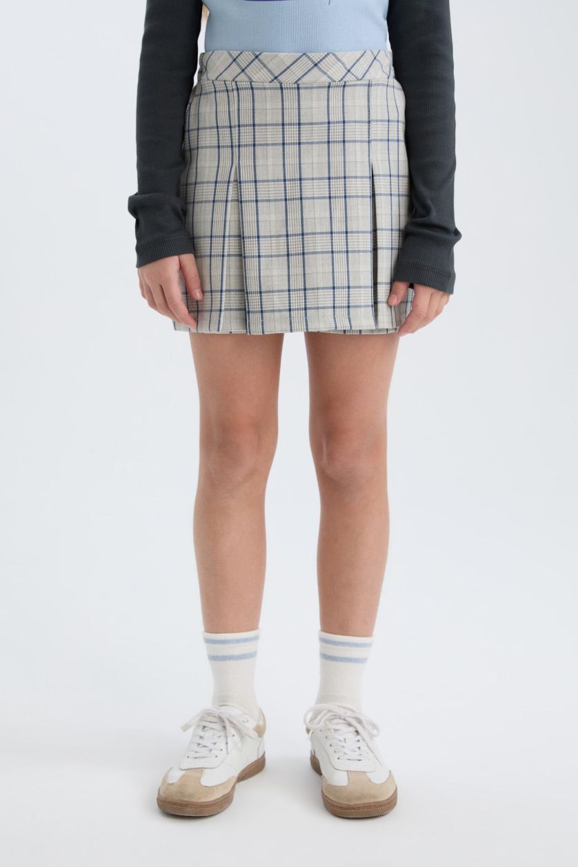 بنات رمادي فاتح تنورة بنات بمربعات