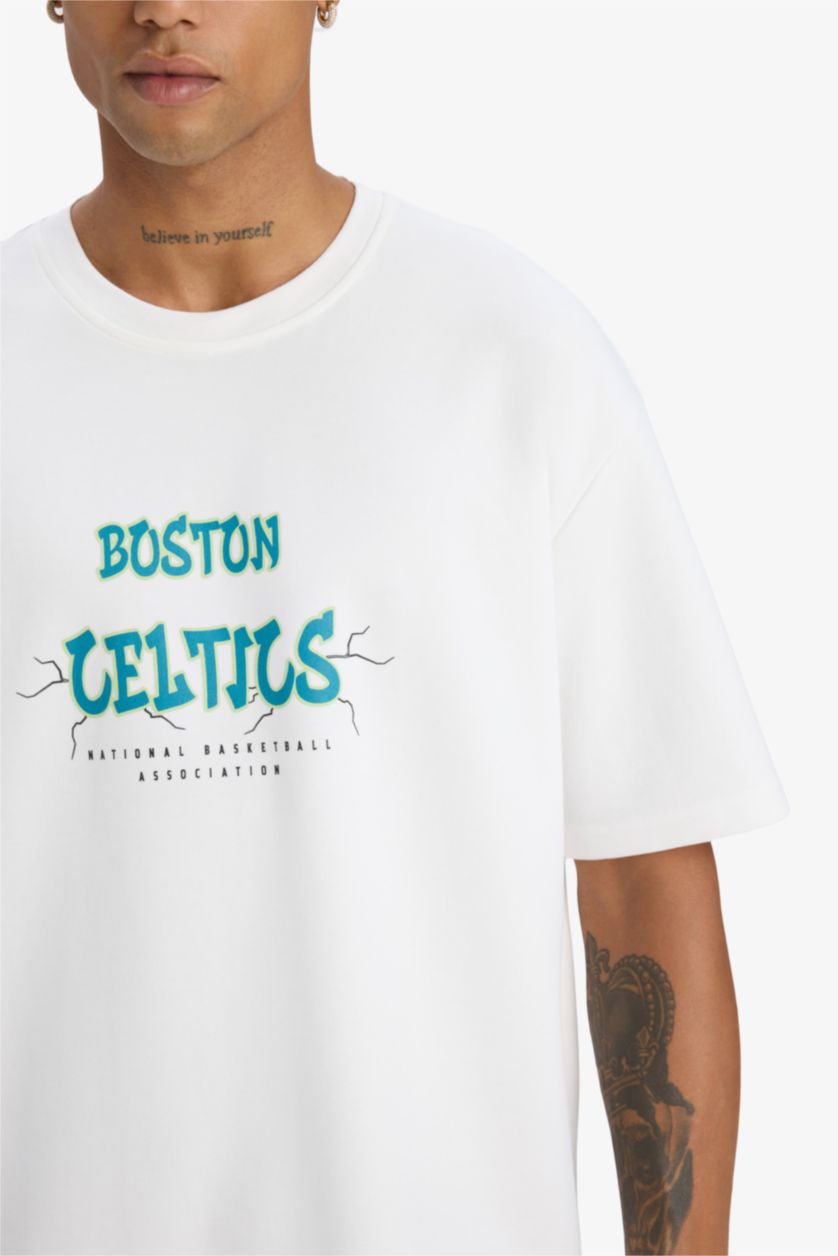Erkek Ekru NBA Boston Celtics Oversize Geniş Kalıp Bisiklet Yaka Sırt Baskılı Kısa Kollu Tişört