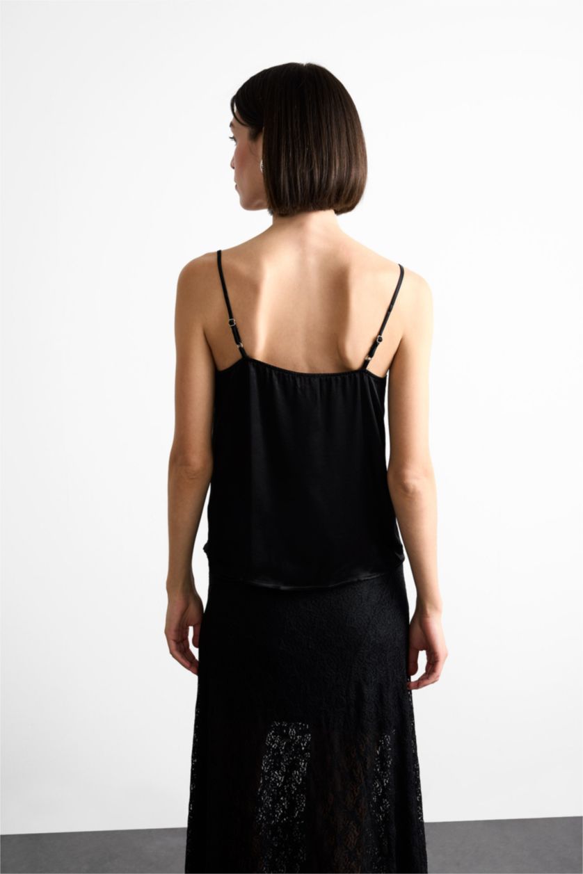 Kadın Siyah Basıc V Yaka Saten Askılı Bluz