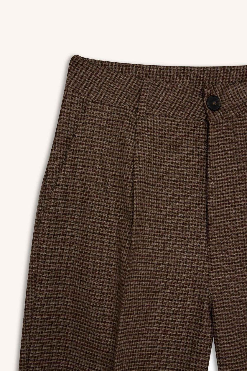 Kadın Koyu Kahve Carrot Fit Pensli Pantolon Yüksek Bel Cepli Kısa Paça