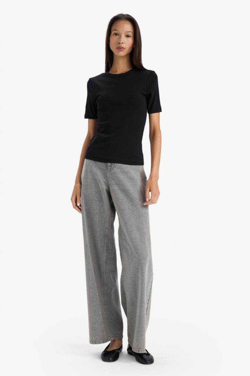 Woman Black Woman Short Sleeve T-Shirt