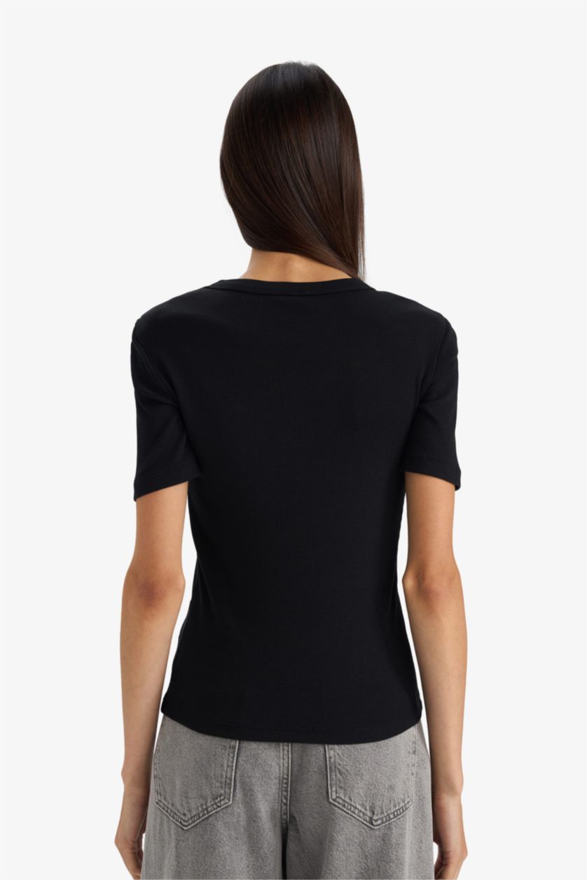 Woman Black Woman Short Sleeve T-Shirt