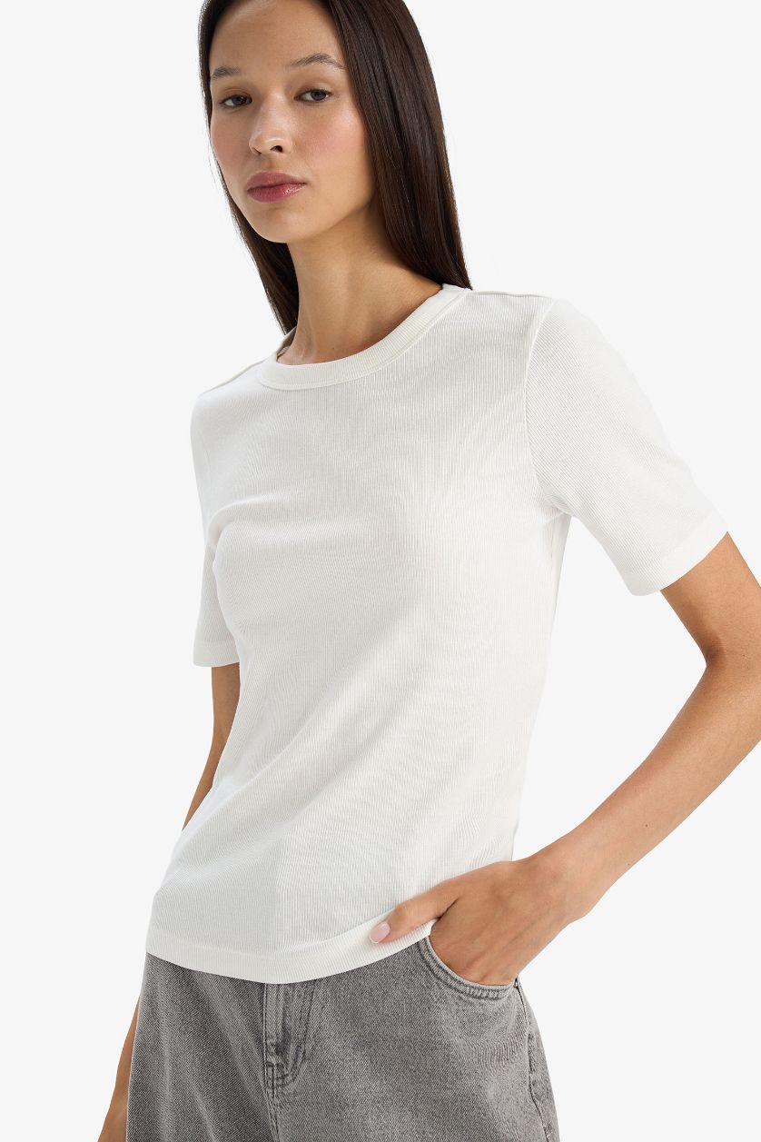 Woman Ecru تيشيرت نص ردن سادة بيزك سليم فيت