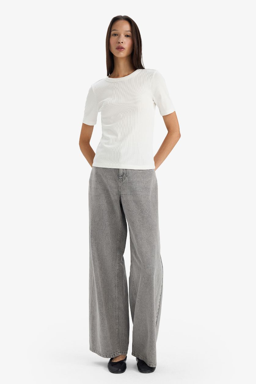 Woman Ecru تيشيرت نص ردن سادة بيزك سليم فيت