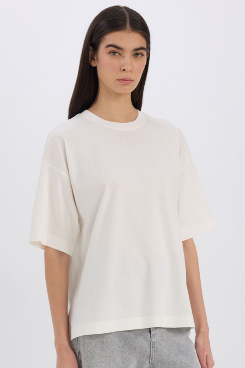 نساء بيج فاتح تيشيرت نص ردن سادة اوفر سايز بياخة مستديرة