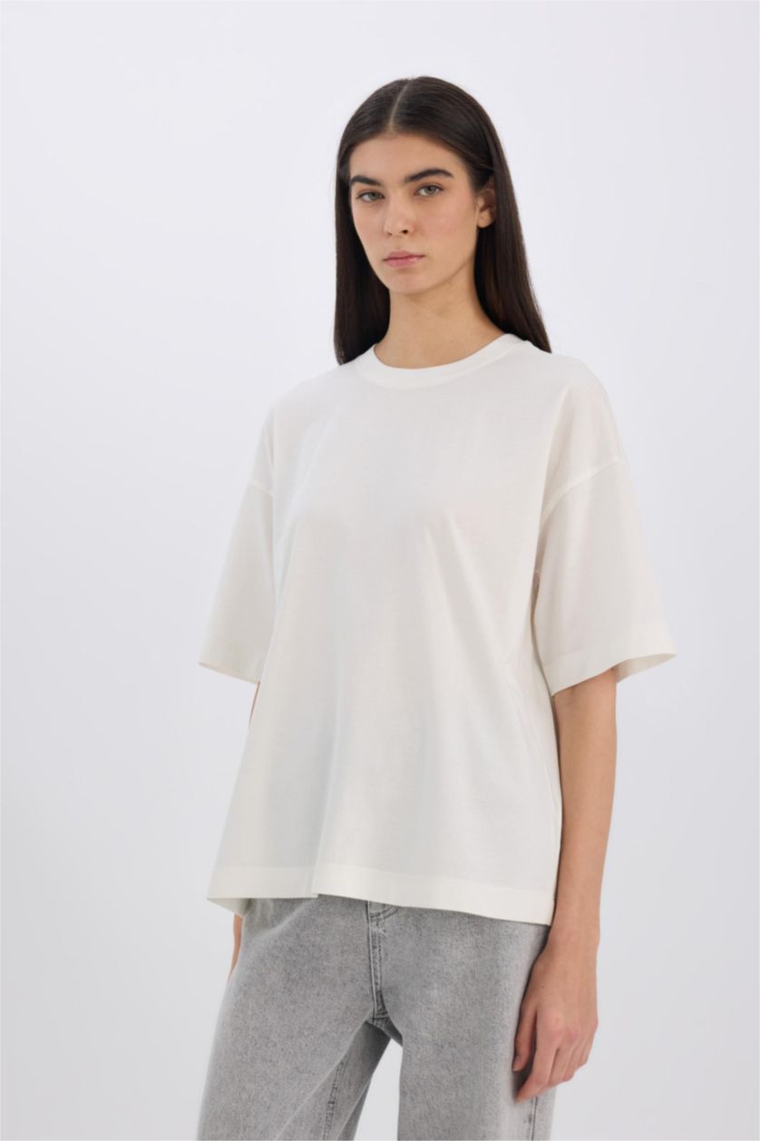 نساء بيج فاتح تيشيرت نص ردن سادة اوفر سايز بياخة مستديرة