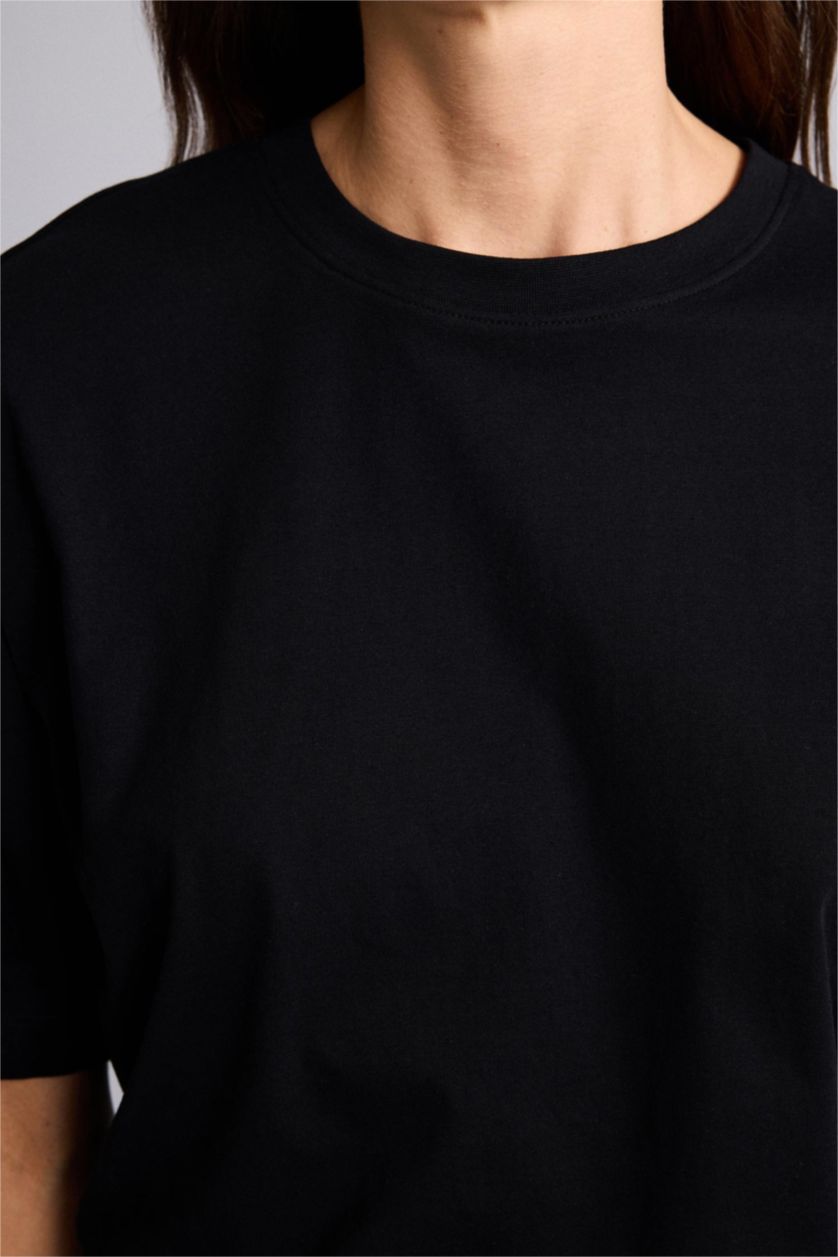 Woman Black Woman Short Sleeve T-Shirt