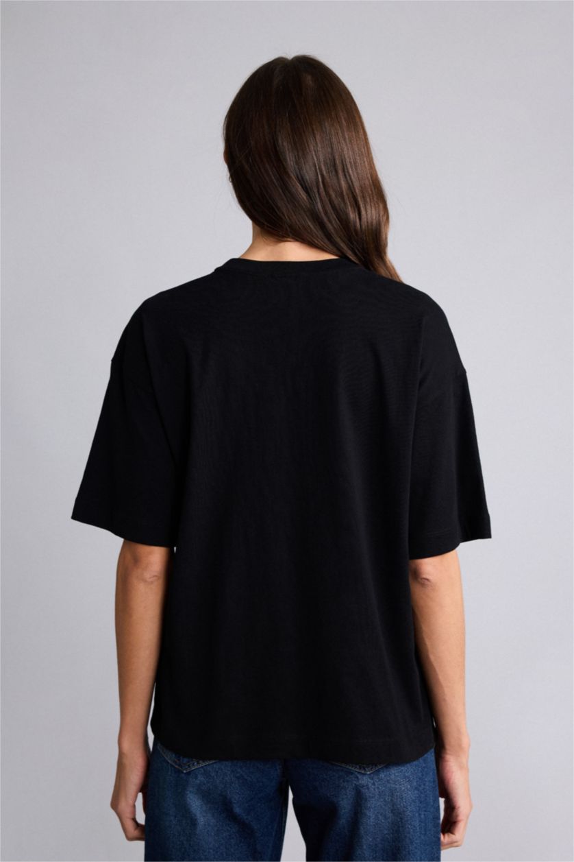 Woman Black Woman Short Sleeve T-Shirt