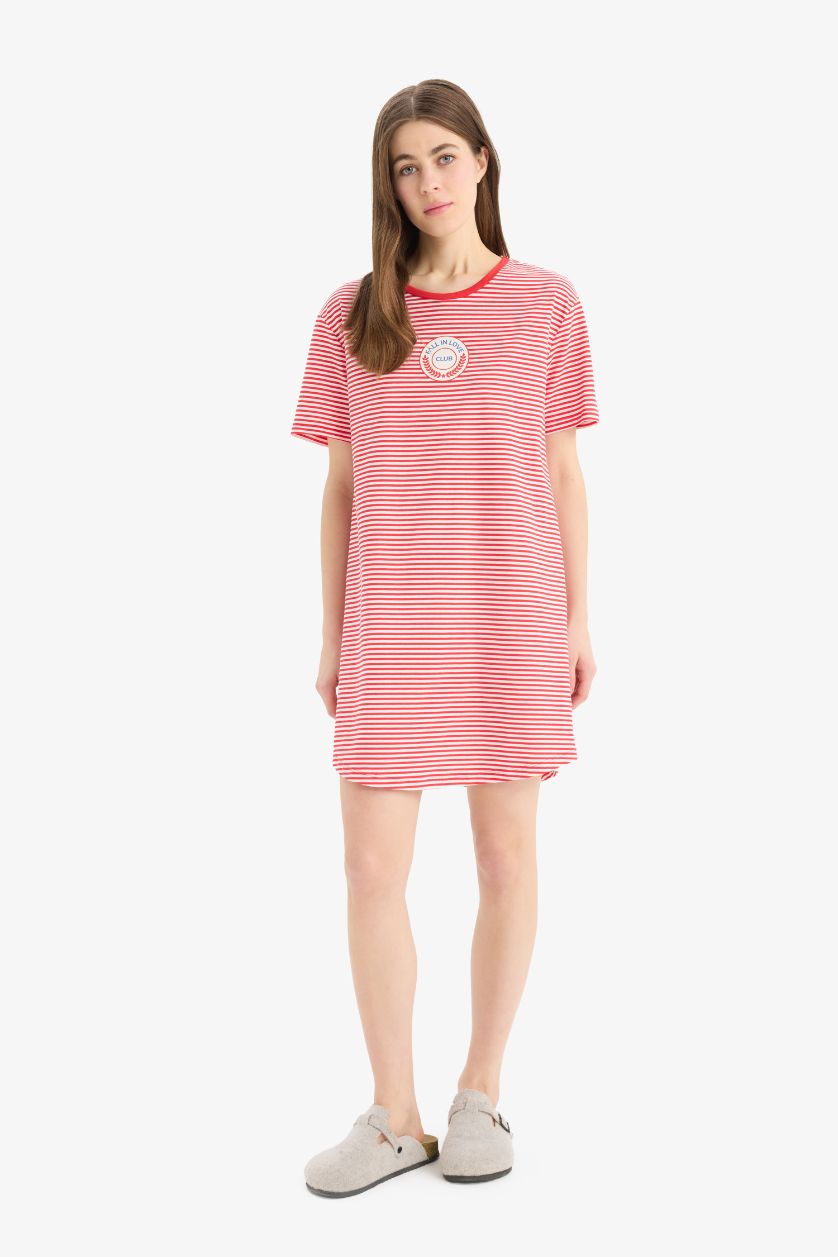 Woman Red Fall in Love Striped Crew Neck Short Sleeve Nightgown